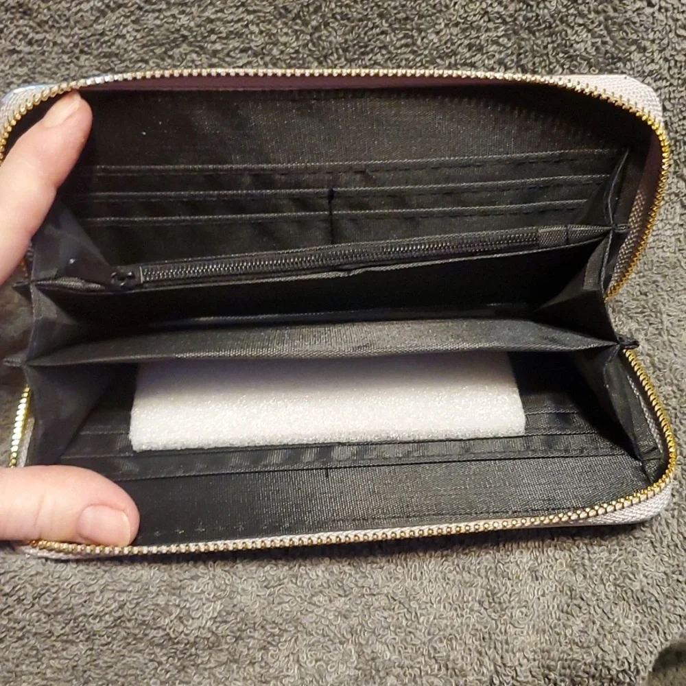 BNWT: Irendescent Wallet - Picture 7 of 9